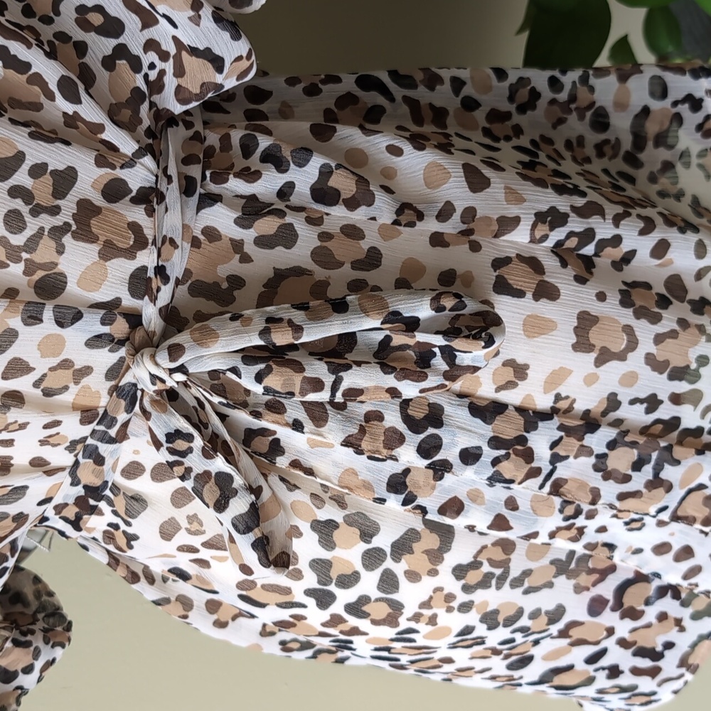 Apt. 9 Leopard Print Pleated Surplice Blouse 1X GUC - Picture 8 of 12